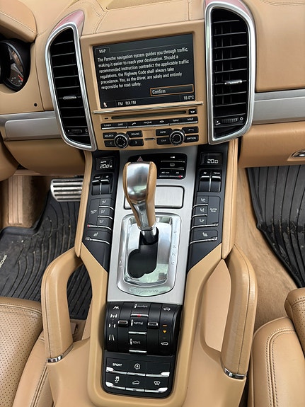 Porsche Cayenne Turbo 15 of 18