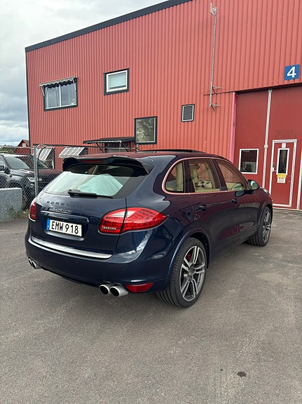 Porsche Cayenne Turbo 7 of 18