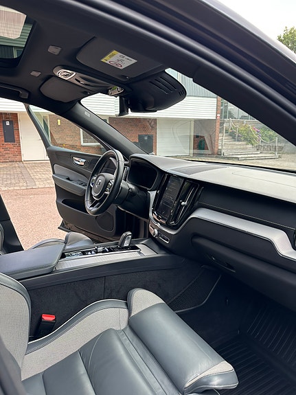 Volvo XC60 8 of 16