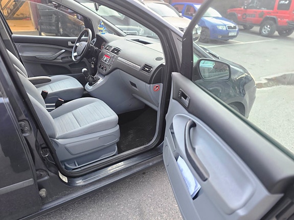 Ford C-Max 13 of 18