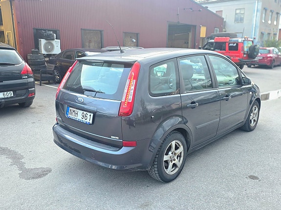 Ford C-Max 8 of 18