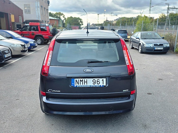 Ford C-Max 10 of 18