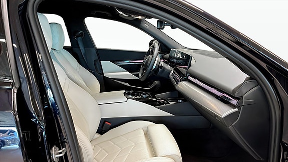 BMW 530e 3 of 9