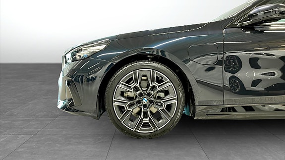 BMW 530e 9 of 9