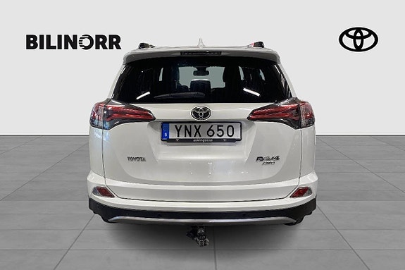 Toyota RAV4 8 of 12