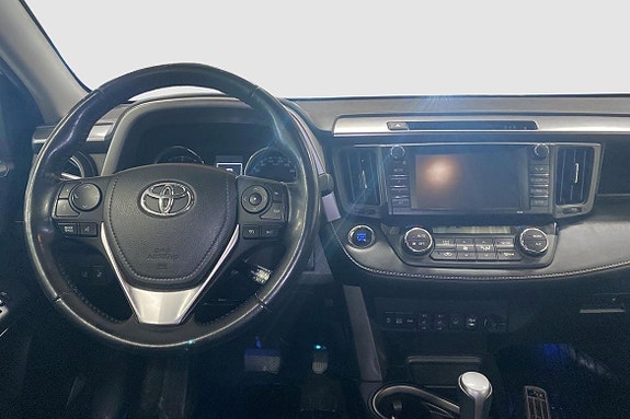 Toyota RAV4 2 of 12