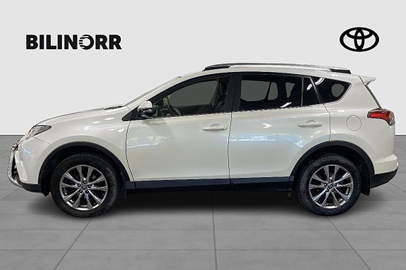 Toyota RAV4 7 of 12