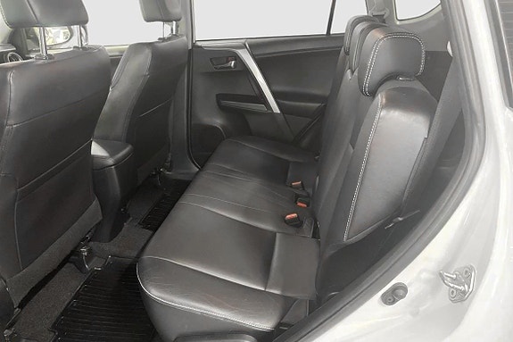 Toyota RAV4 12 of 12