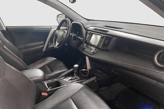Toyota RAV4 10 of 12