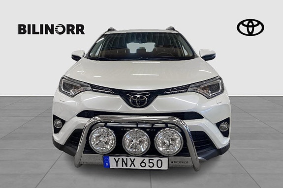 Toyota RAV4 9 of 12