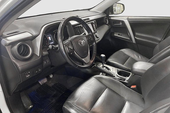 Toyota RAV4 11 of 12