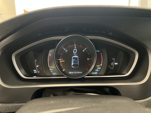 Volvo V40 Cross Country 12 of 20