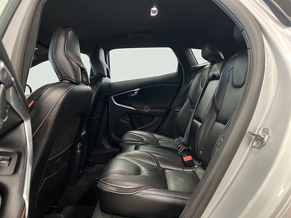 Volvo V40 Cross Country 10 of 20