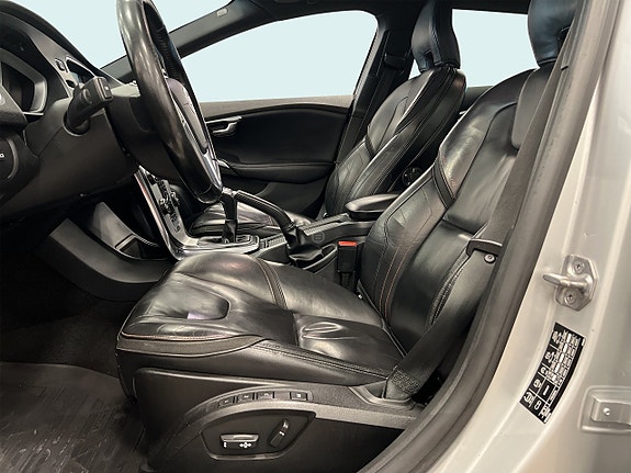 Volvo V40 Cross Country 9 of 20