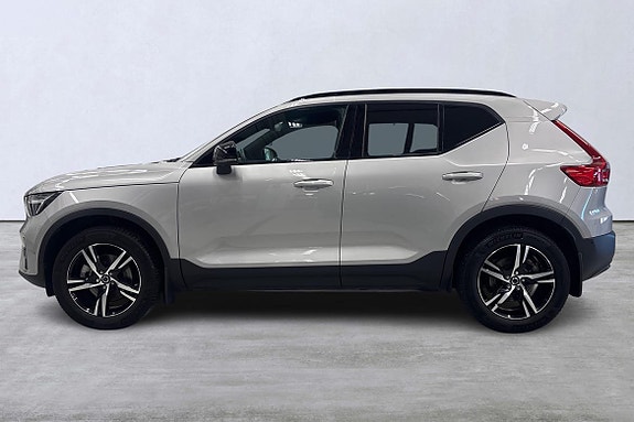 Volvo XC40 2 of 22