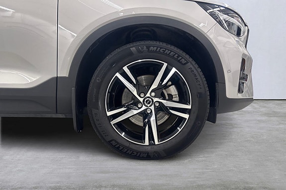 Volvo XC40 14 of 22