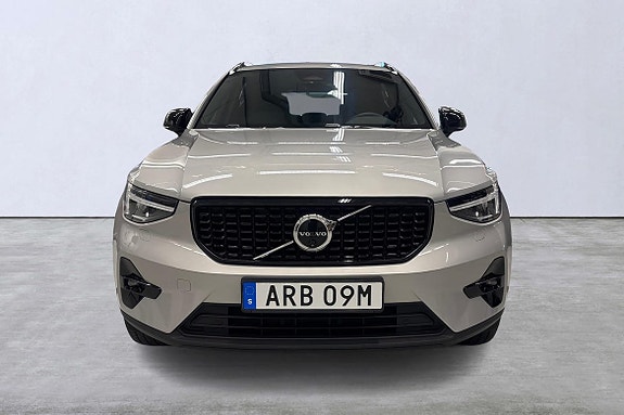 Volvo XC40 7 of 22
