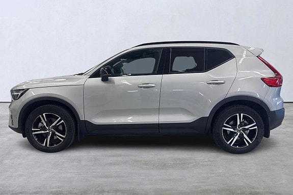 Volvo XC40 2 of 22