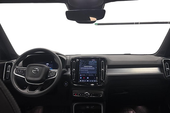 Volvo XC40 9 of 22