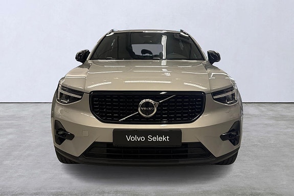 Volvo XC40 7 of 22