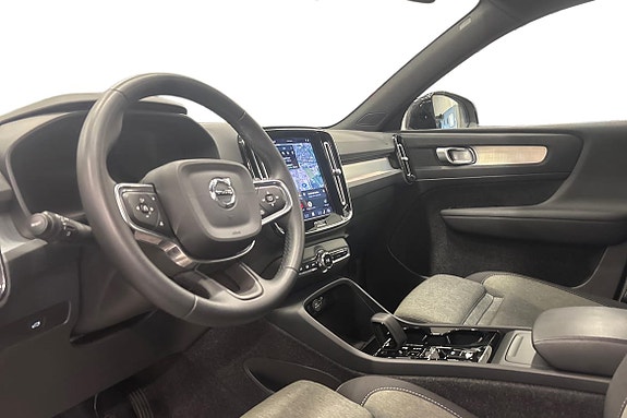 Volvo XC40 8 of 22