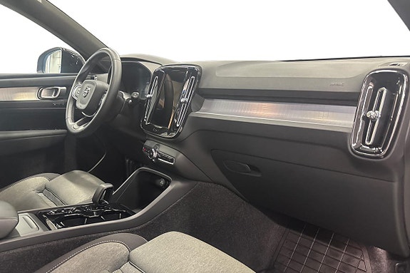Volvo XC40 10 of 22