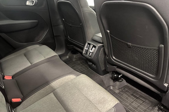 Volvo XC40 11 of 22