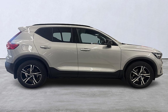 Volvo XC40 3 of 22