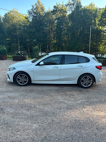 BMW 118i 2 of 4