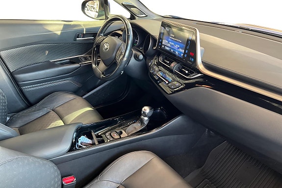 Toyota C-HR 7 of 25