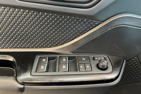 Toyota C-HR 23 of 25