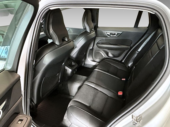 Volvo V60 Cross Country 14 of 20
