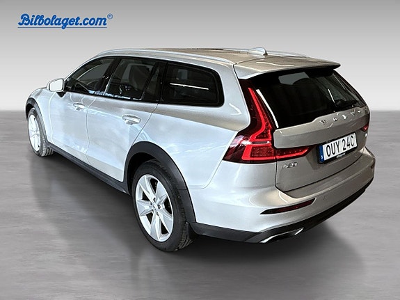 Volvo V60 Cross Country 8 of 19