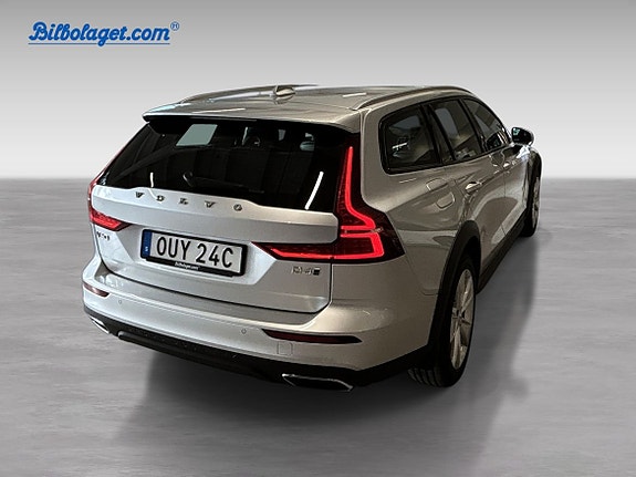 Volvo V60 Cross Country 7 of 20