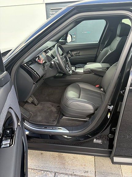 Land Rover Range Rover Sport 7 of 17
