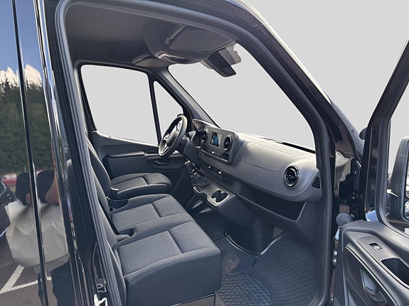 Mercedes-Benz Sprinter 319 13 of 18