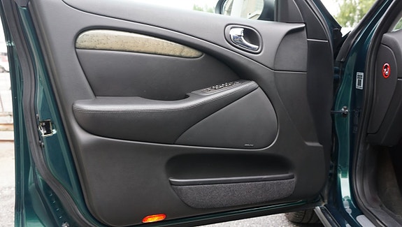 Jaguar S-TYPE 25 of 30