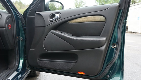 Jaguar S-TYPE 26 of 30