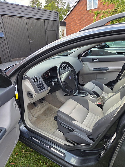 Volvo V50 6 of 9