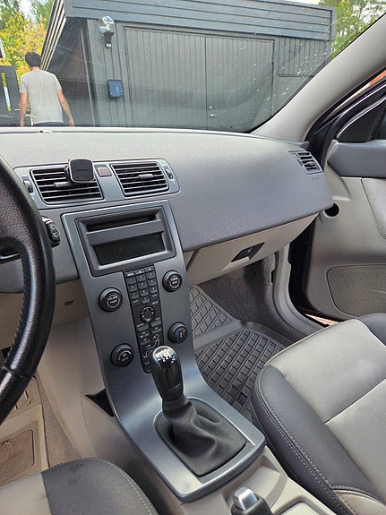 Volvo V50 7 of 9