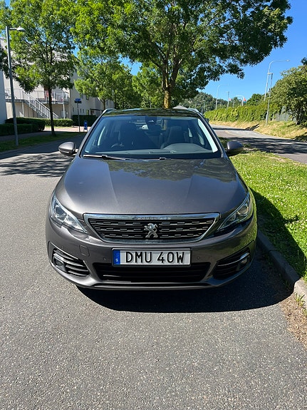 Peugeot 308 SW 2 of 10