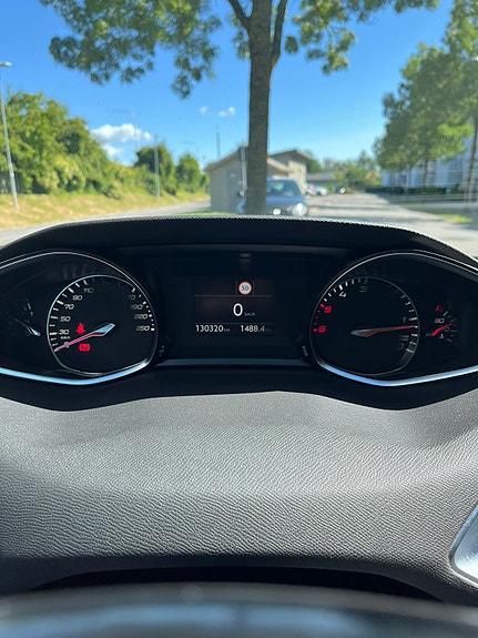 Peugeot 308 SW 9 of 10