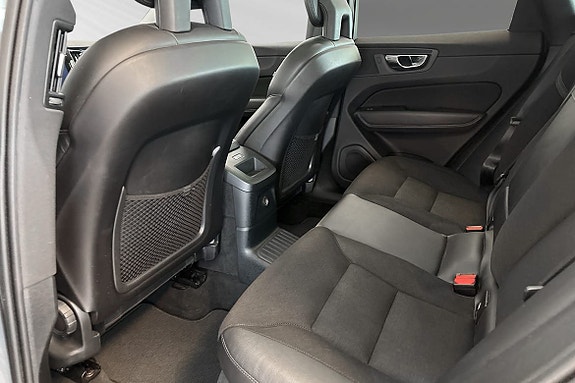 Volvo XC60 8 of 30