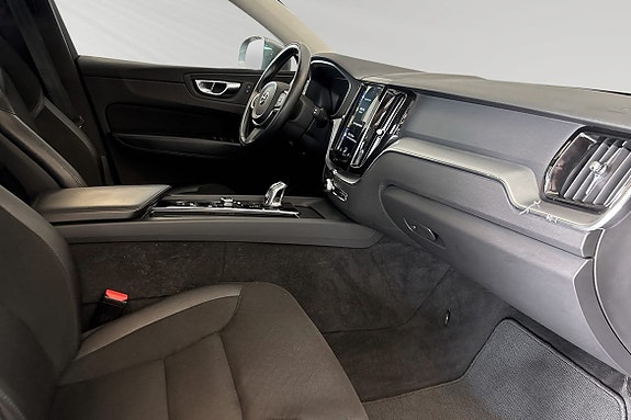Volvo XC60 10 of 30