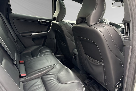 Volvo XC60 11 of 30