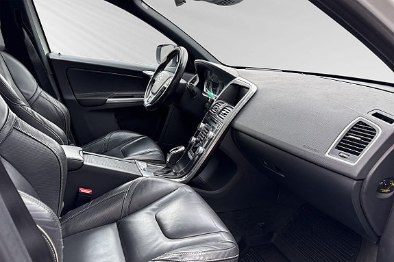 Volvo XC60 10 of 30