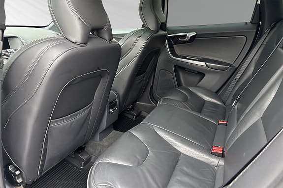 Volvo XC60 8 of 30