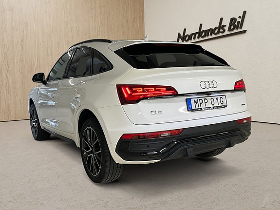 Audi Q5 2 of 7