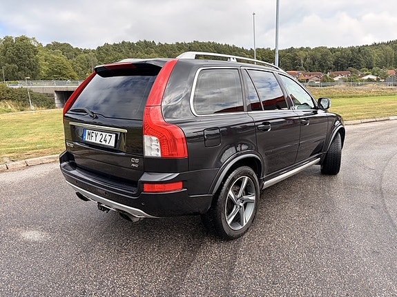 Volvo XC90 2 of 4