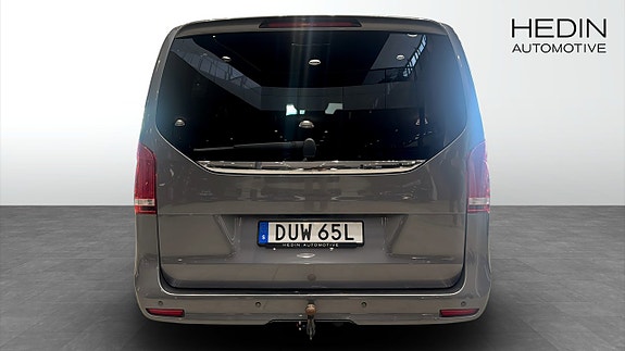 Mercedes-Benz V300 7 of 22